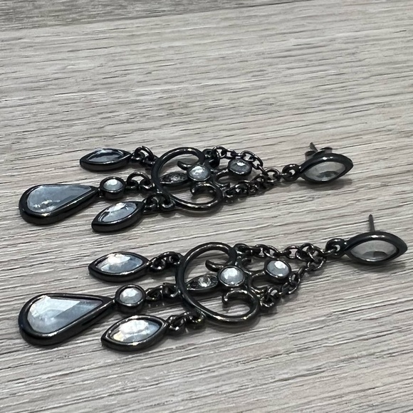 2/$15!🍀Bundle! Chandelier Earrings - Picture 4 of 4